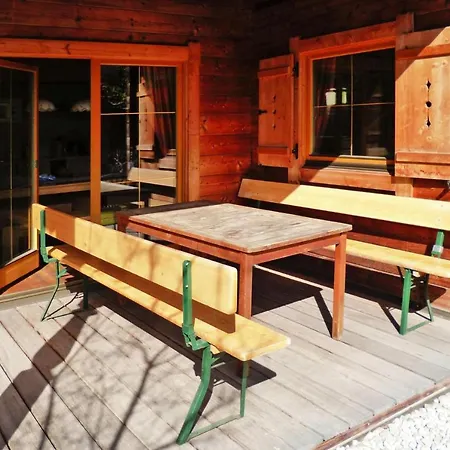 Almdorf Zillertal, Domek alpejski